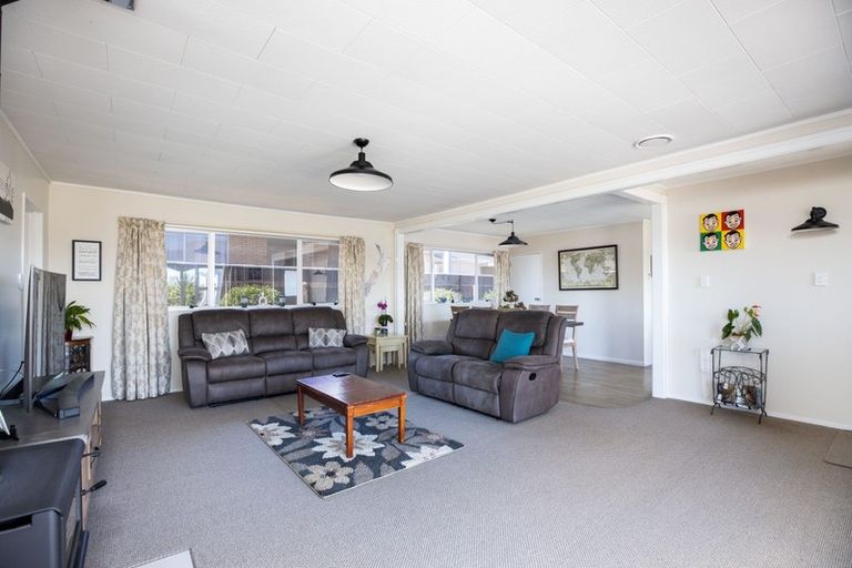 Photo of property in 51 Manu Crescent, Upper Vogeltown, New Plymouth, 4310