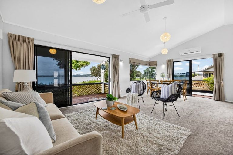 Photo of property in 32b Kiwi Esplanade, Mangere Bridge, Auckland, 2022