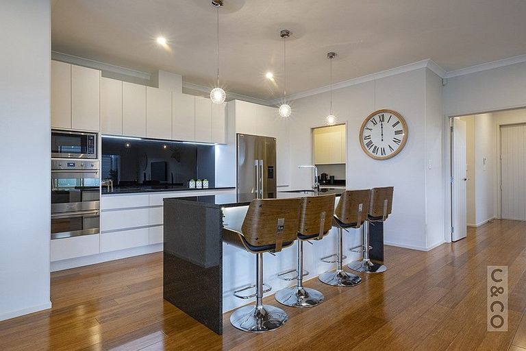 Photo of property in 15 Turpin Road, Riverhead, 0820