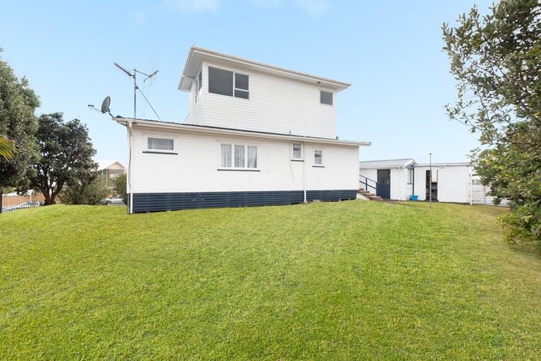 Photo of property in 1338 Papamoa Beach Road, Papamoa Beach, Papamoa, 3118