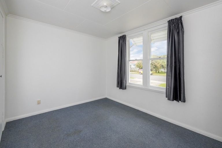 Photo of property in 12 Stuckey Street, Levin, 5510