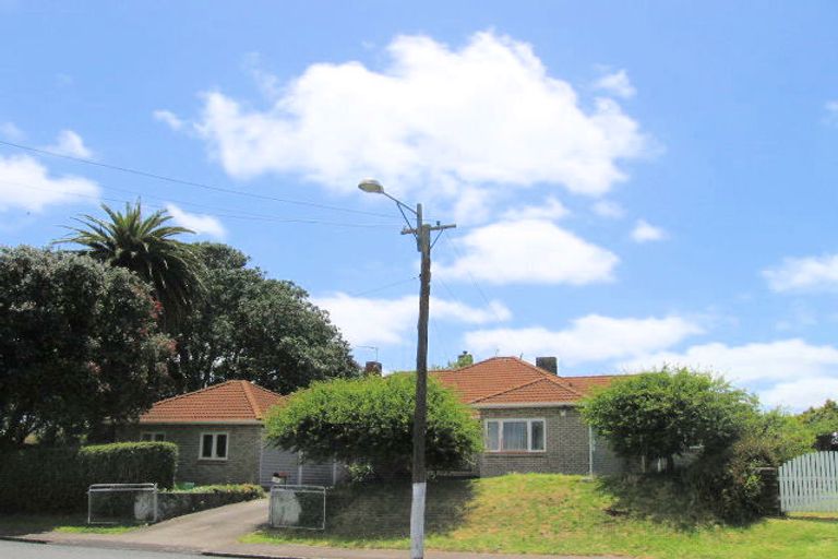 Photo of property in 13 Coronation Road, Mangere Bridge, Auckland, 2022