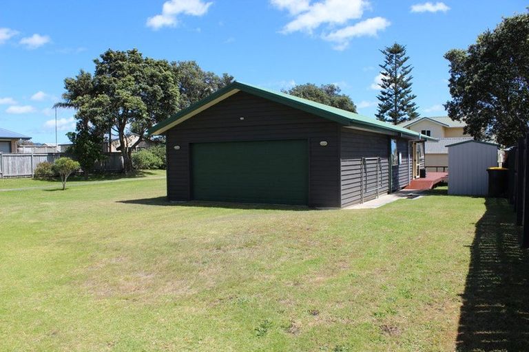 Photo of property in 106 Rimu Place, Matarangi, Whitianga, 3592