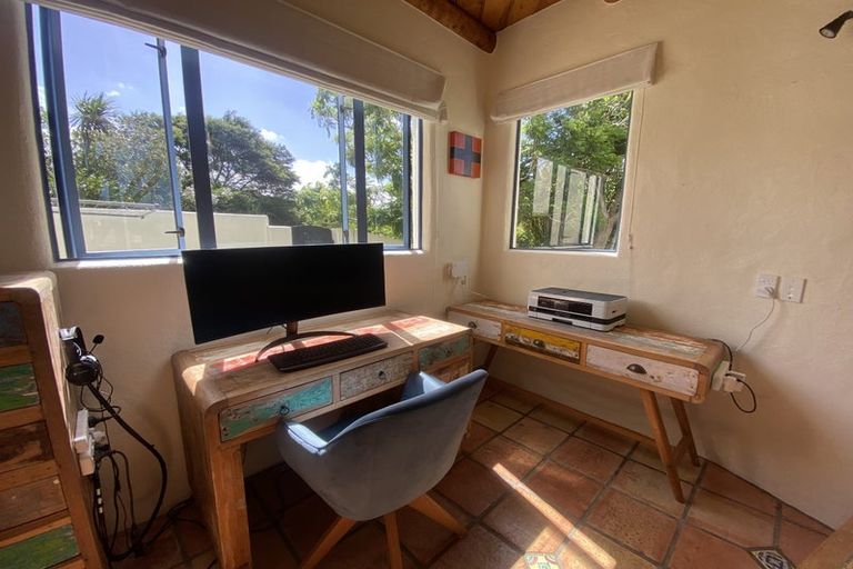 Photo of property in 9 Laingrange Place, Laingholm, Auckland, 0604