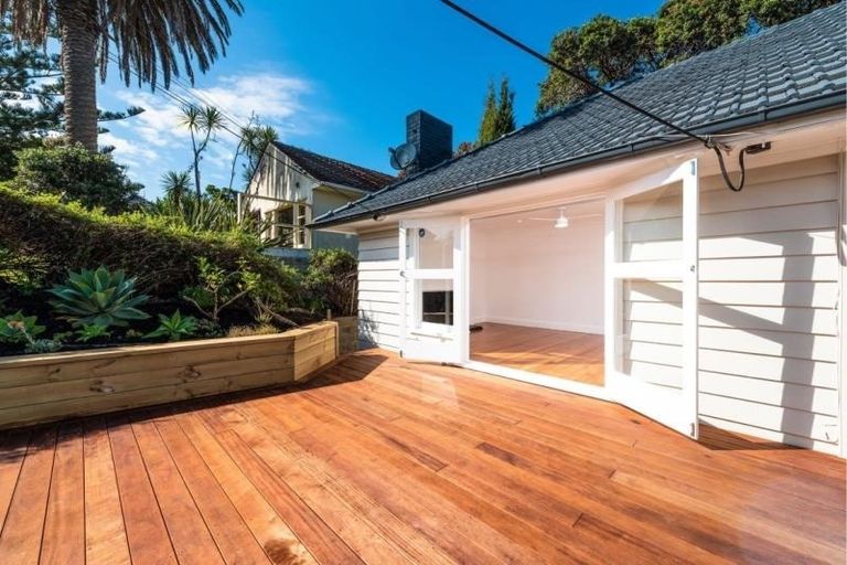 Photo of property in 59 Hanlon Crescent, Narrow Neck, Auckland, 0624