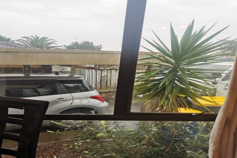 Photo of property in 1/15 Cyril Crescent, West Harbour, Auckland, 0618