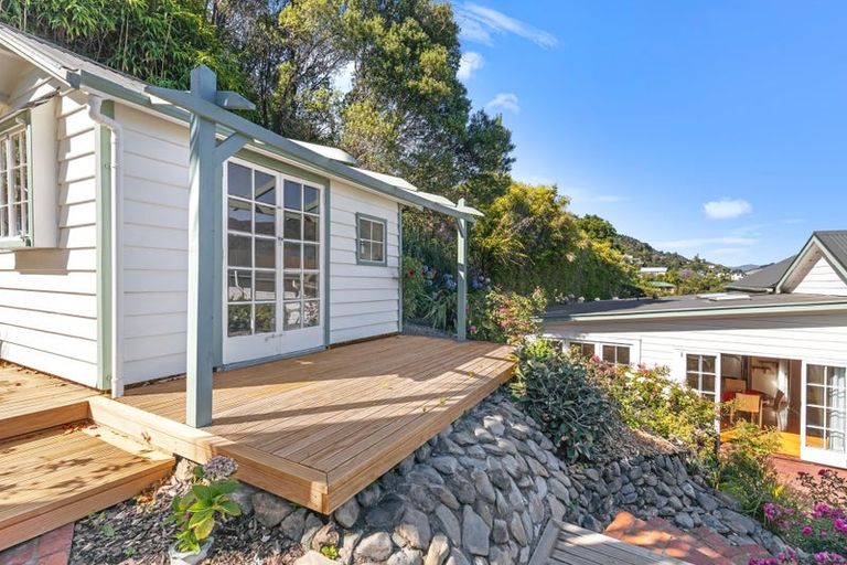 Photo of property in 19 Milton Terrace, Picton, 7220