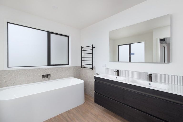 Photo of property in 2 Marsden Place, Hurworth, New Plymouth, 4310