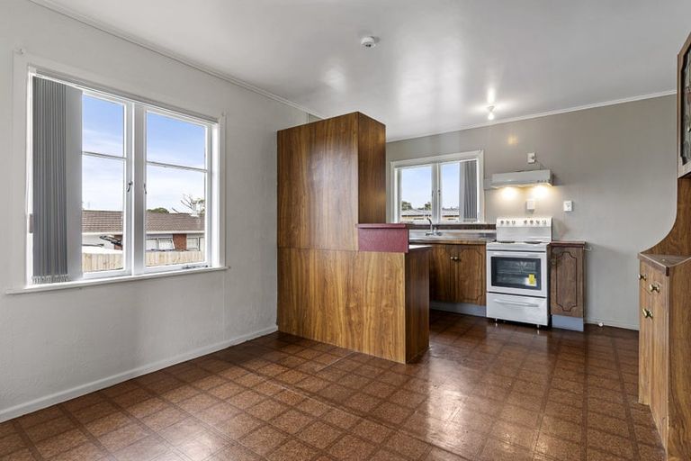 Photo of property in 47 Royal View Road, Te Atatu South, Auckland, 0610