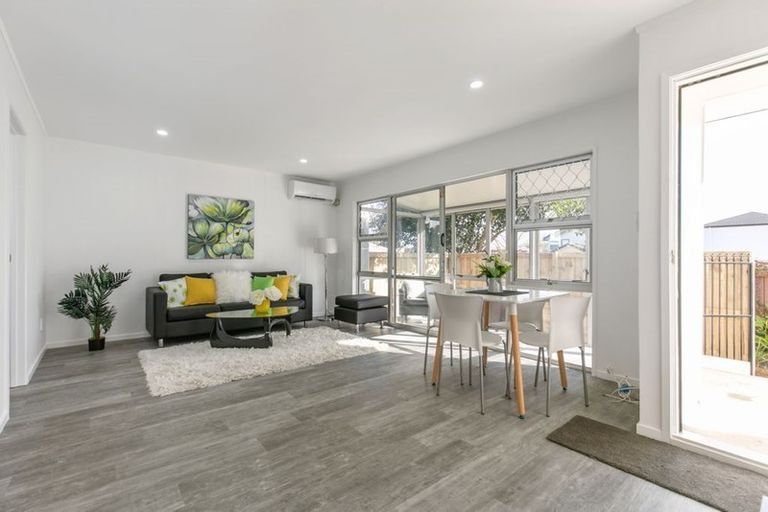 Photo of property in 2/42 Kenderdine Road, Papatoetoe, Auckland, 2025