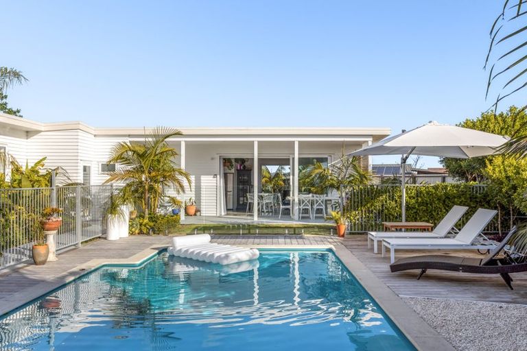 Photo of property in 2 Taimoana Close, Mangawhai Heads, Mangawhai, 0505