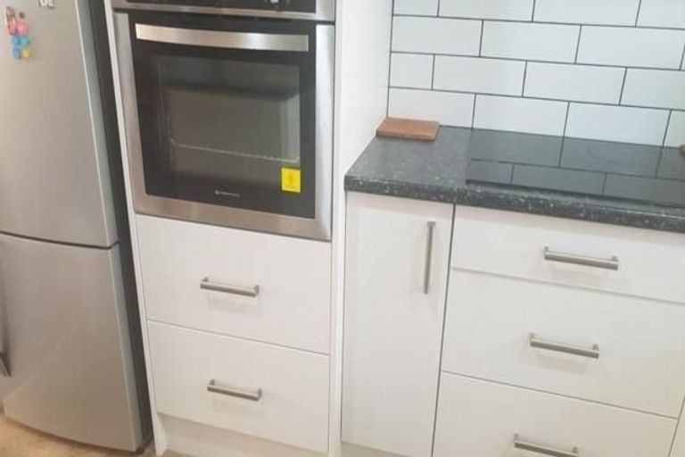 Photo of property in 17a Chesterton Terrace, Henderson, Auckland, 0612