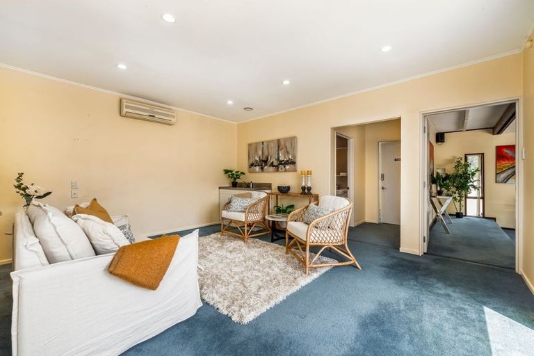 Photo of property in 213 Memorial Avenue, Burnside, Christchurch, 8053