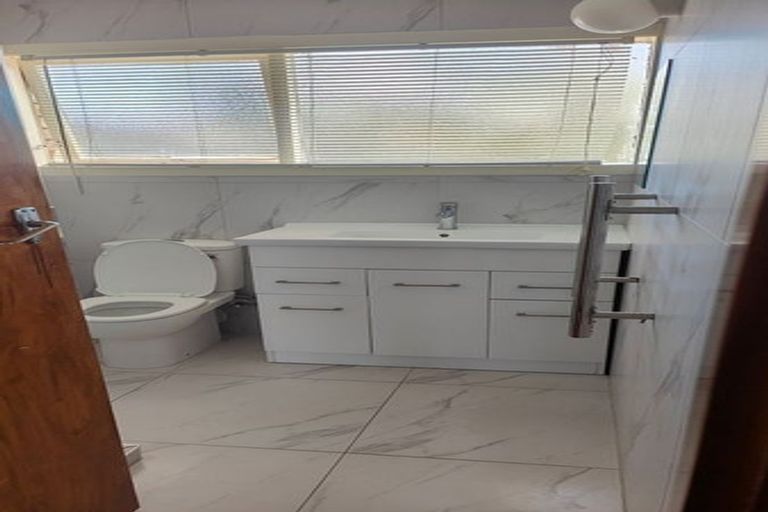 Photo of property in 2 Pandora Place, Pakuranga, Auckland, 2010