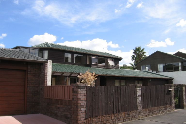 Photo of property in 3/26 Manly Esplanade, Browns Bay, Auckland, 0630