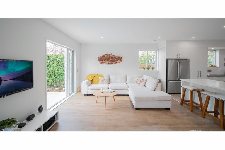 Photo of property in 17 Innes Road, St Albans, Christchurch, 8052