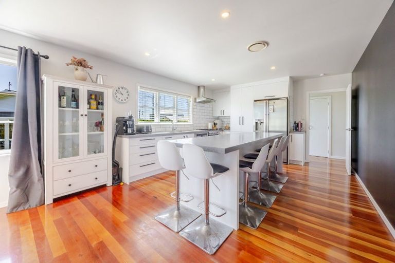 Photo of property in 21 Pitt Street, Clive, 4102