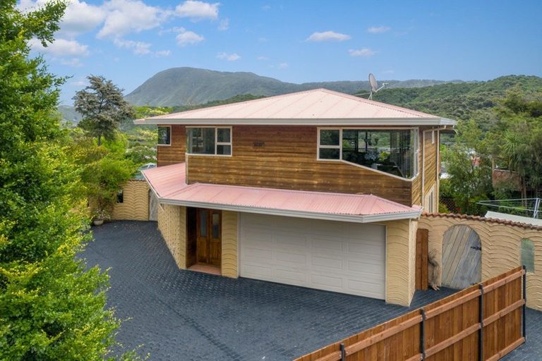 Photo of property in 104 Milton Terrace, Picton, 7220