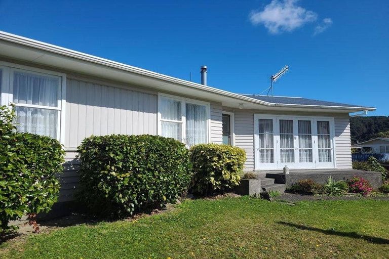 Photo of property in 6 Meremere Street, Wainuiomata, Lower Hutt, 5014