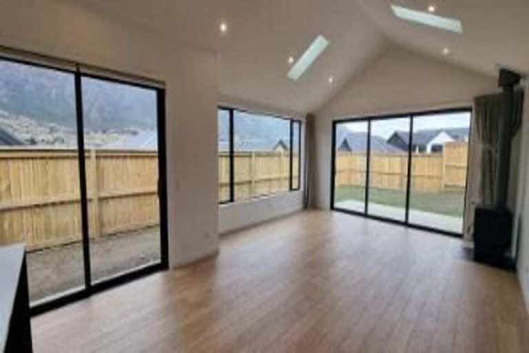 Photo of property in 3 Runholder Rise, Jacks Point, 9371