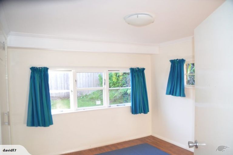 Photo of property in 5 Poto Road, Normandale, Lower Hutt, 5010