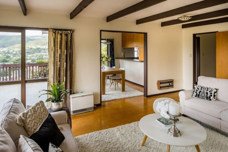 Photo of property in 7 Saint Aidans Way, Tawa, Wellington, 5028