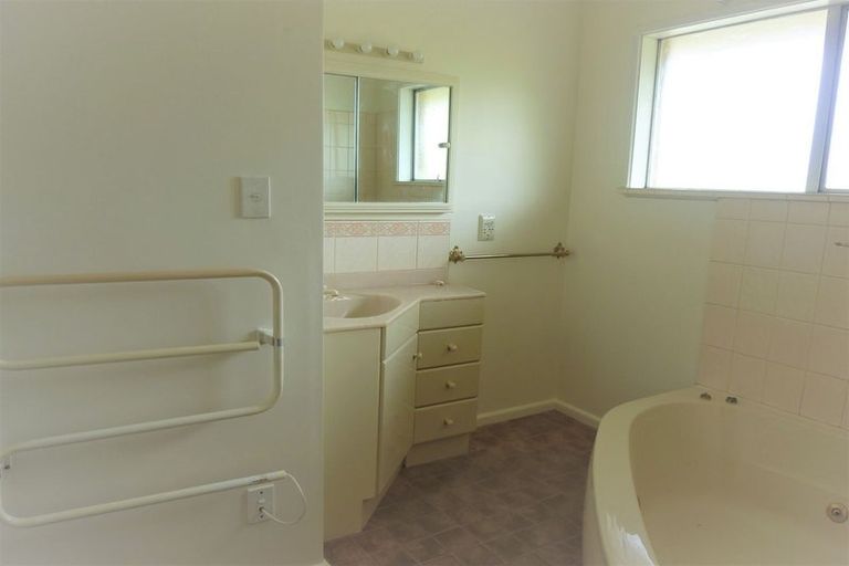 Photo of property in 7 Hillcrest Place, Avonhead, Christchurch, 8042