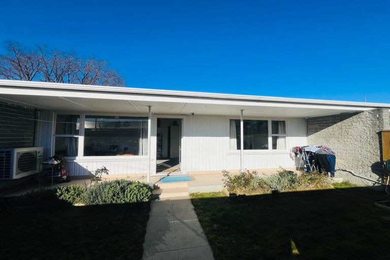 Photo of property in 2/9 Curletts Road, Sockburn, Christchurch, 8042