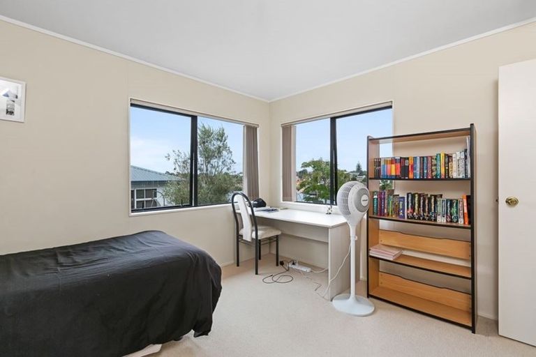 Photo of property in 2/13 Delamare Court, Sunnynook, Auckland, 0632