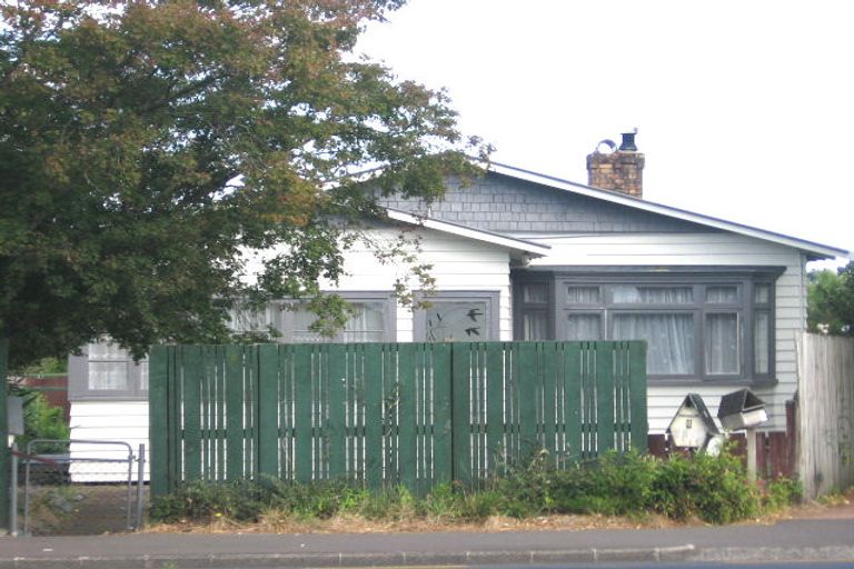 Photo of property in 1/3174 Great North Road, New Lynn, Auckland, 0600