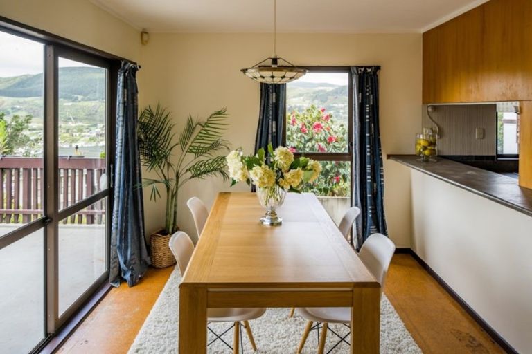 Photo of property in 7 Saint Aidans Way, Tawa, Wellington, 5028