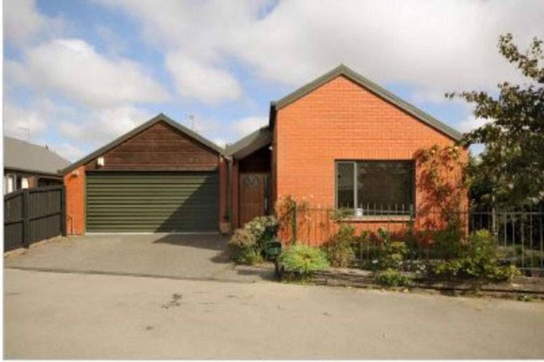Photo of property in 2 Yarrum Lane, Avonhead, Christchurch, 8042