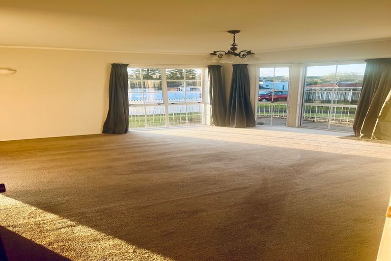 Photo of property in 1/5 Napoleon Avenue, Milford, Auckland, 0620