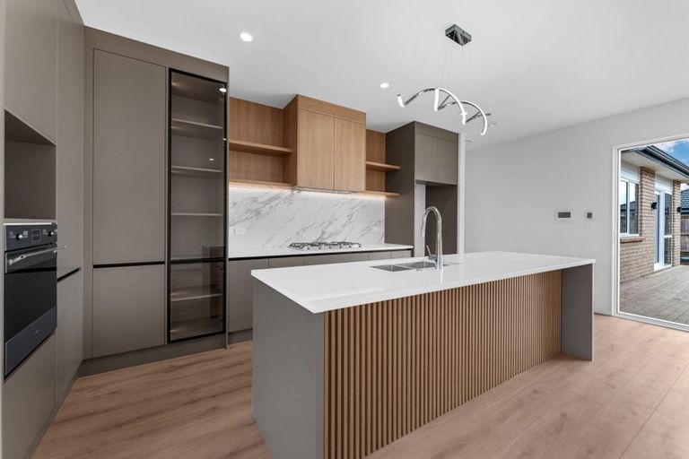 Photo of property in 33 Kaitiaki Drive, Clarks Beach, 2122