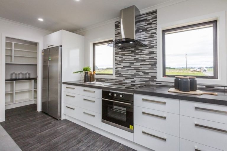 Photo of property in 175 Spur Road West, Colyton, Feilding, 4775