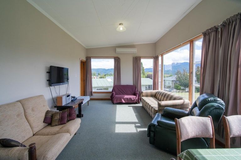 Photo of property in 33 Mckerrow Street, Te Anau, 9600