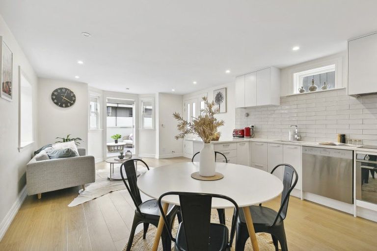 Photo of property in 27 Princess Terrace, Newtown, Wellington, 6021