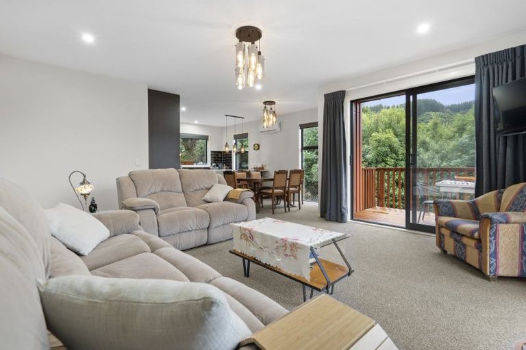 Photo of property in 61a Riverstone Drive, Riverstone Terraces, Upper Hutt, 5018