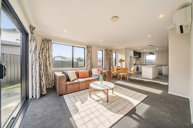 Photo of property in 52 Mawai Hakona Drive, Wallaceville, Upper Hutt, 5018