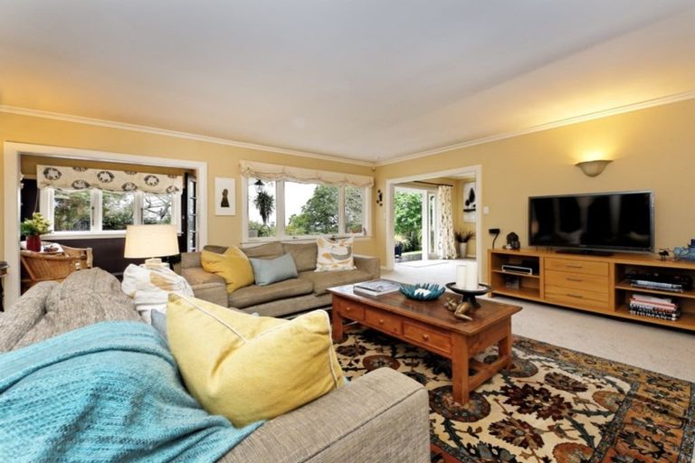 Photo of property in 7 Opou Road, Titirangi, Auckland, 0604
