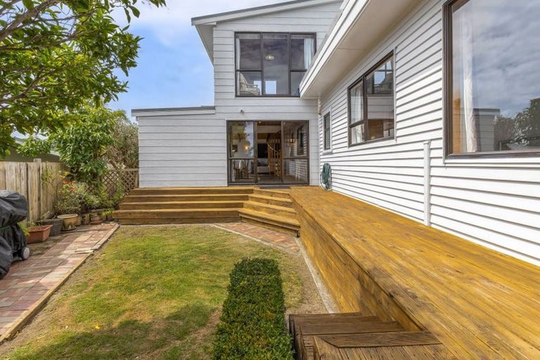 Photo of property in 5 Miro Road, Raumati South, Paraparaumu, 5032