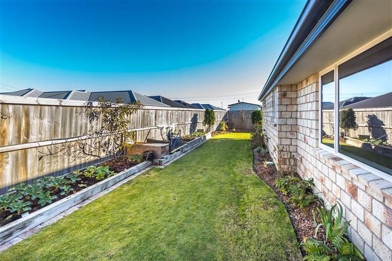 Photo of property in 8 Venerable Terrace, Yaldhurst, Christchurch, 8042