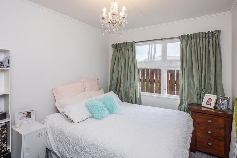Photo of property in 74 Gray Avenue, Paraparaumu Beach, Paraparaumu, 5032