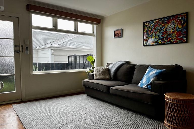 Photo of property in 42 Porritt Avenue, Mount Victoria, Wellington, 6011