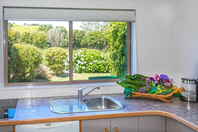 Photo of property in 33 Orua Lane, Hot Water Beach, Whitianga, 3591