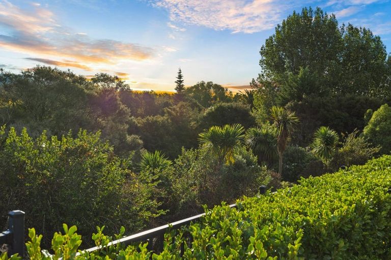 Photo of property in 13 Vogwill Road, Kumeu, 0810