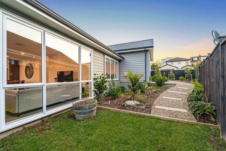 Photo of property in 8 Vue Terrace, Silverdale, 0932