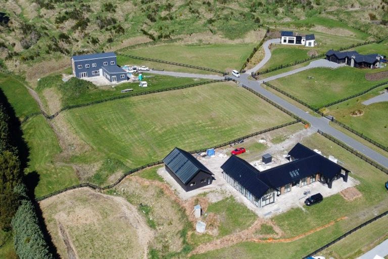 Photo of property in 17 Lochinvar Lane, Acacia Bay, 3385