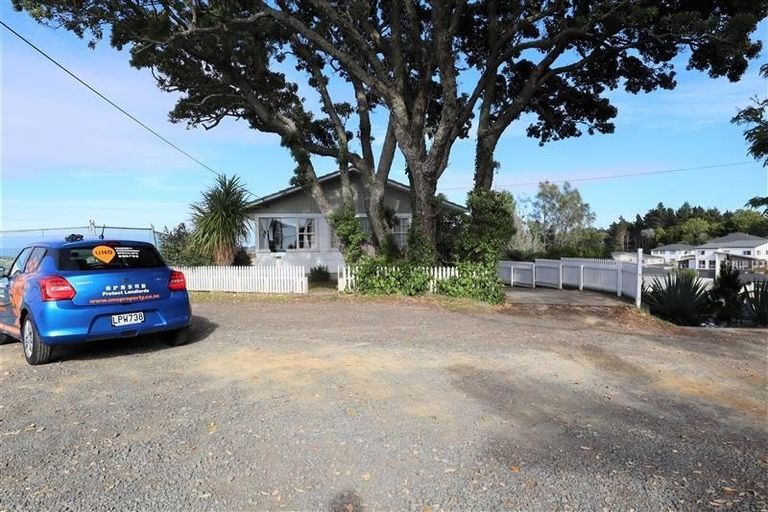 Photo of property in 988 East Coast Road, Northcross, Auckland, 0632