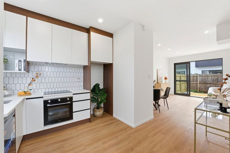 Photo of property in 2/30 Smythe Road, Henderson, Auckland, 0612